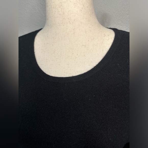 VINTAGE Donna Karan 100% Cashmere ‘cold shoulder’ sweater. Size XL. EUC. - Picture 3 of 8